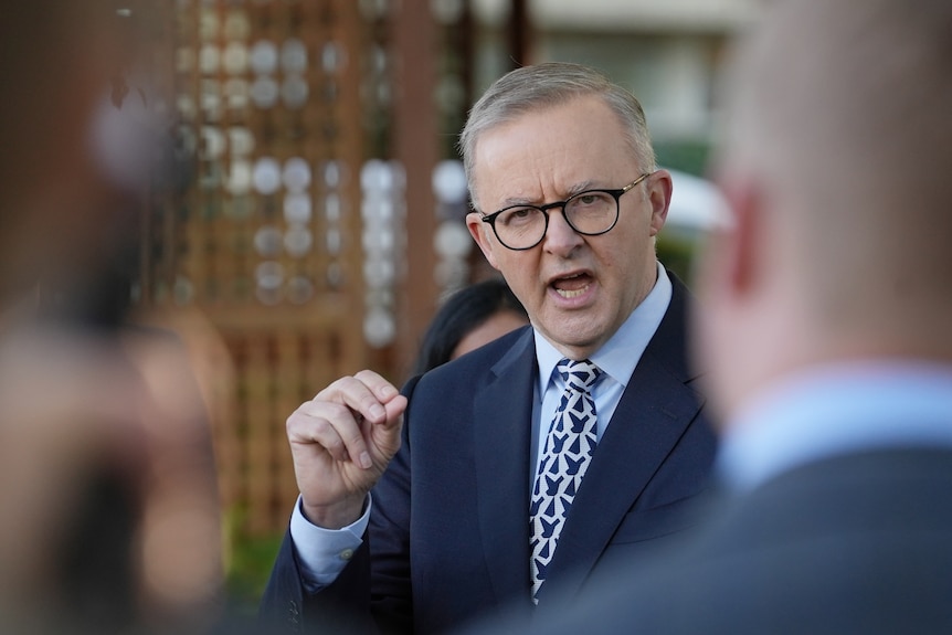 Anthony Albanese campaigning in Perth