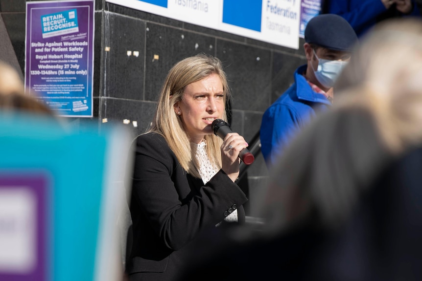 Emily Shepherd speaks to the crowd.