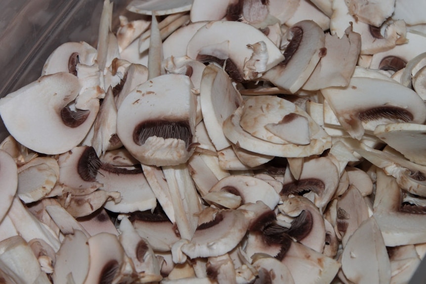 White mushrooms, sliced