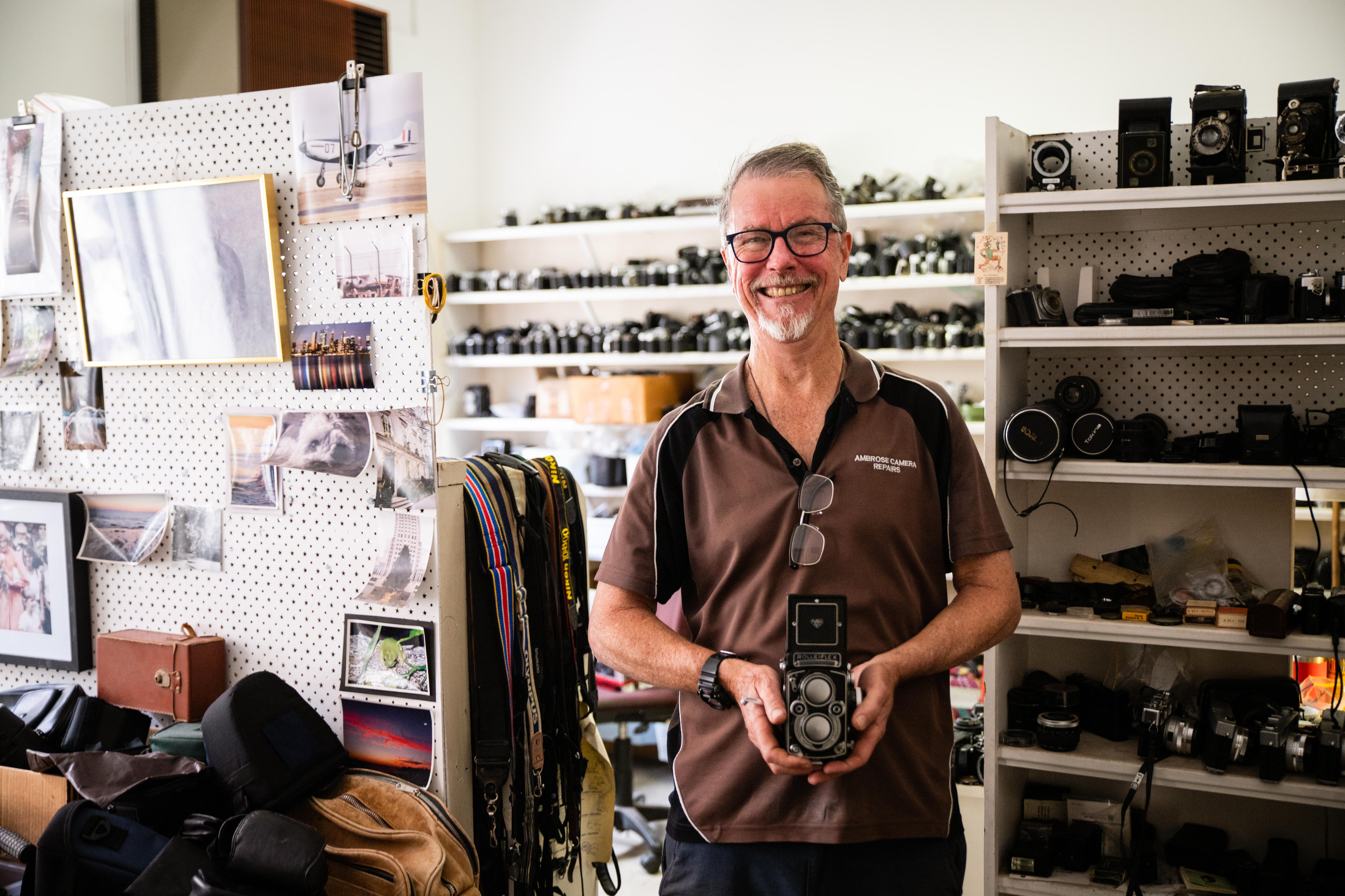 Clinton Howe em sua oficina.