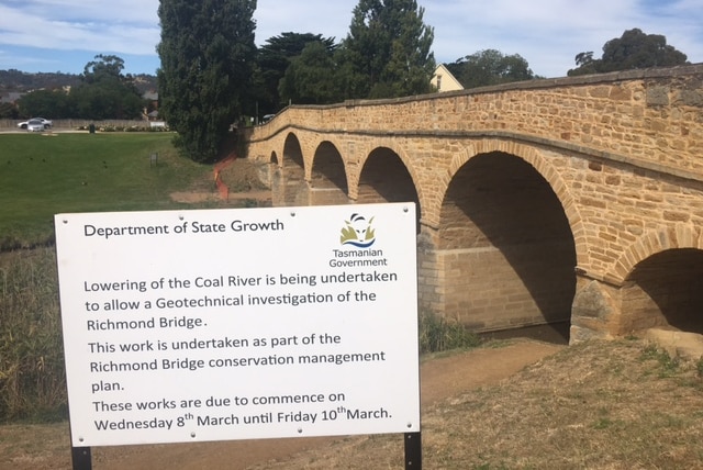 Sign notifying conservation works at Richmond Bridge.