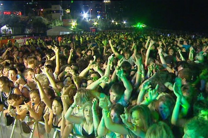 TV still of large crowd partying at Gold Coast schoolies event in city at Surfers Paradise