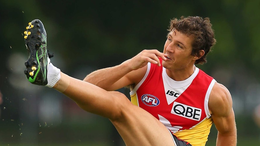 Tippett kicks for goal in Swans hitout