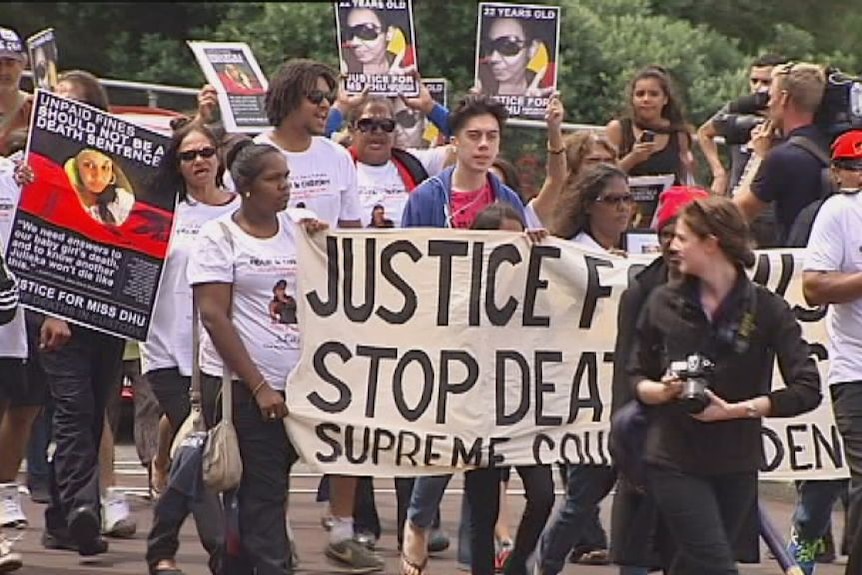 Hundreds rally in Perth to protest deaths in custody.