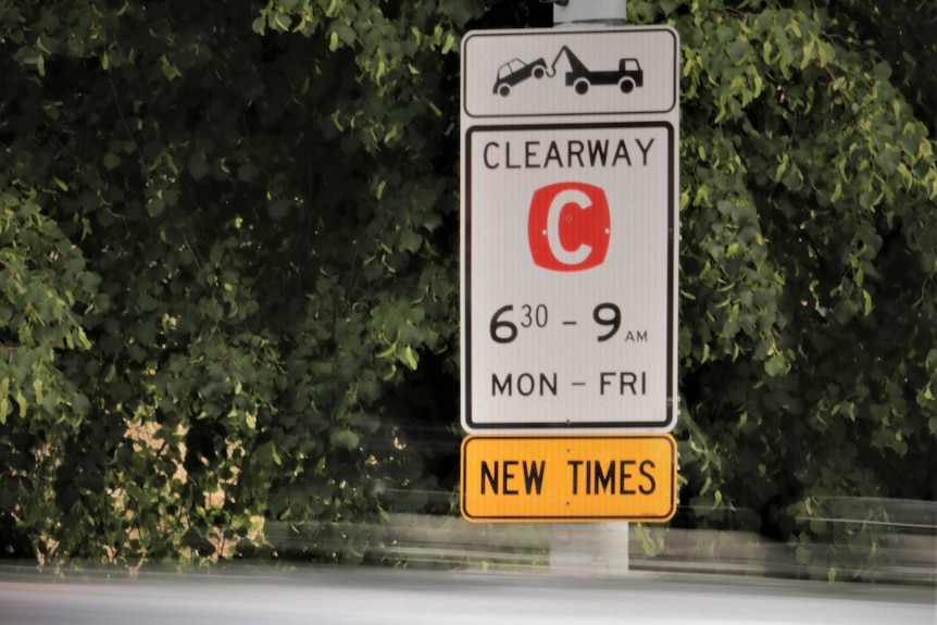 Clearway and tow away signage in Hobart.