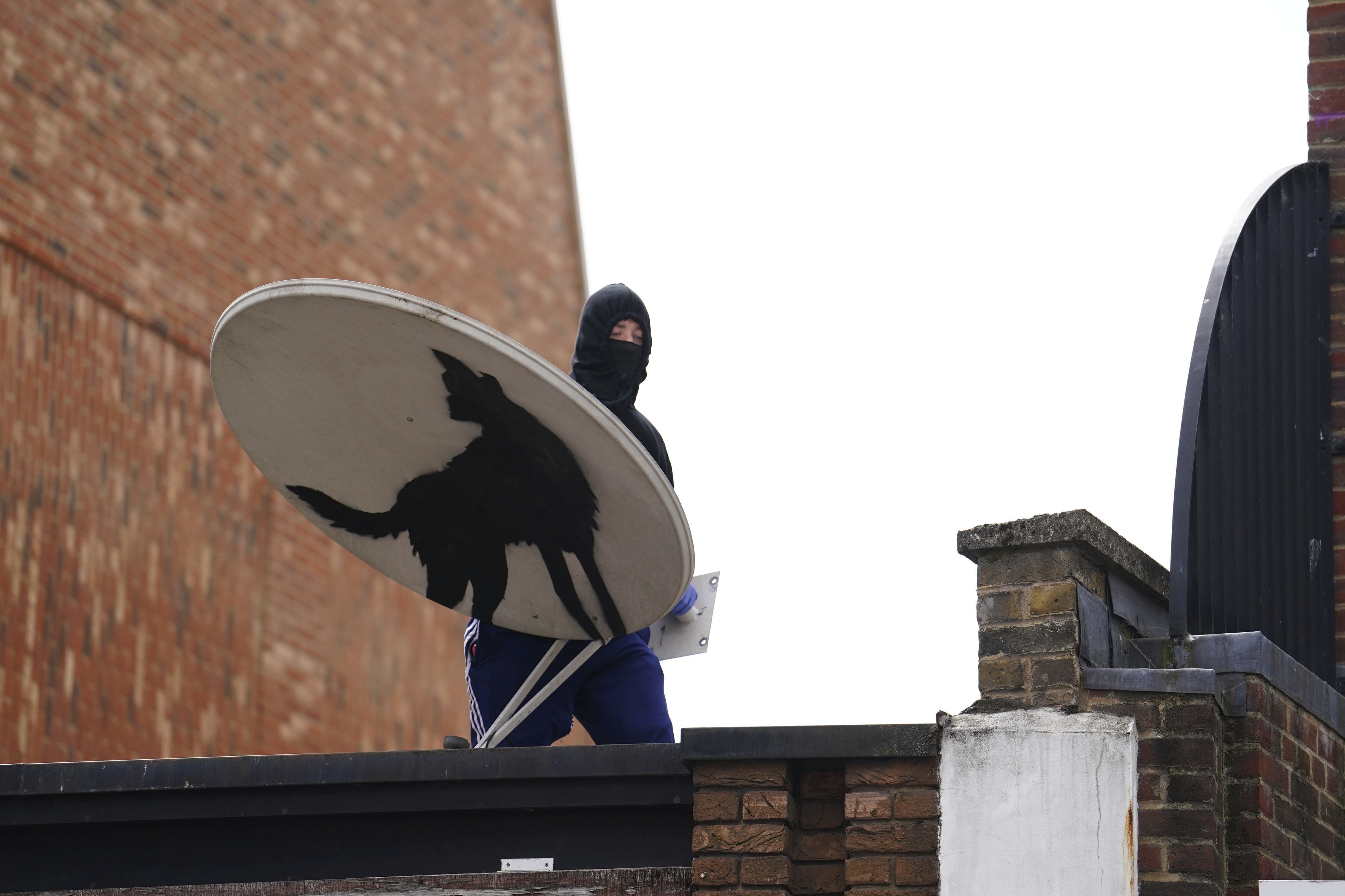 IMAGE Banksy howling wolf