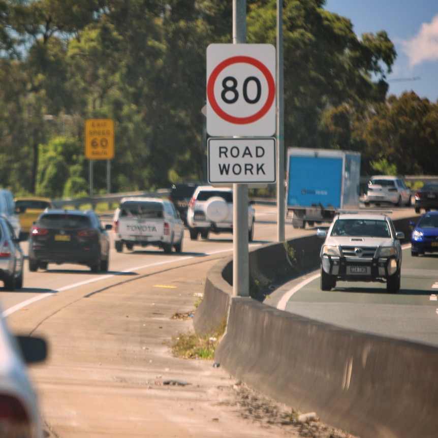 Congestion on M1 with 80kph and roadwork signs.
