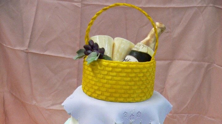 A picnic themed cake.