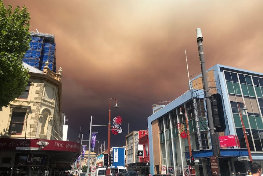 Hobart CBD blanketed by smoke from the Gell River bushfires.