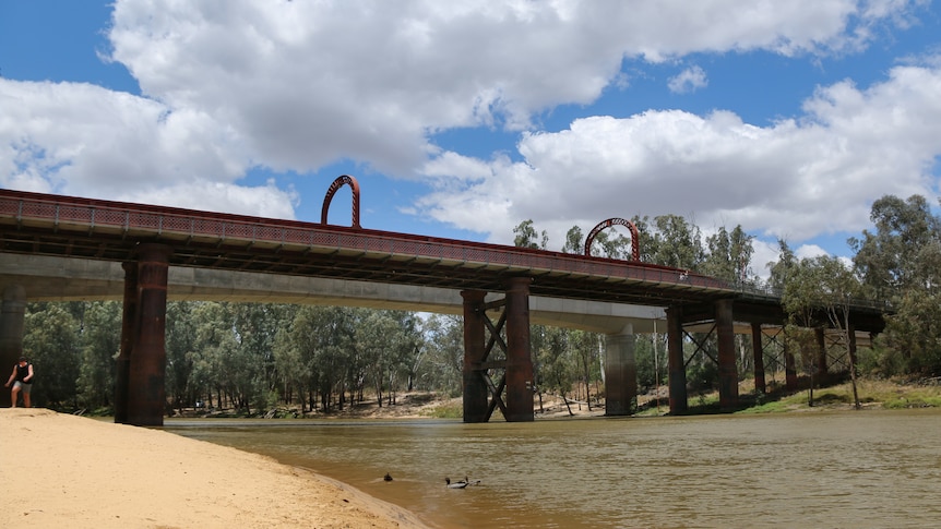 Large bridge over the brown Murray River Water