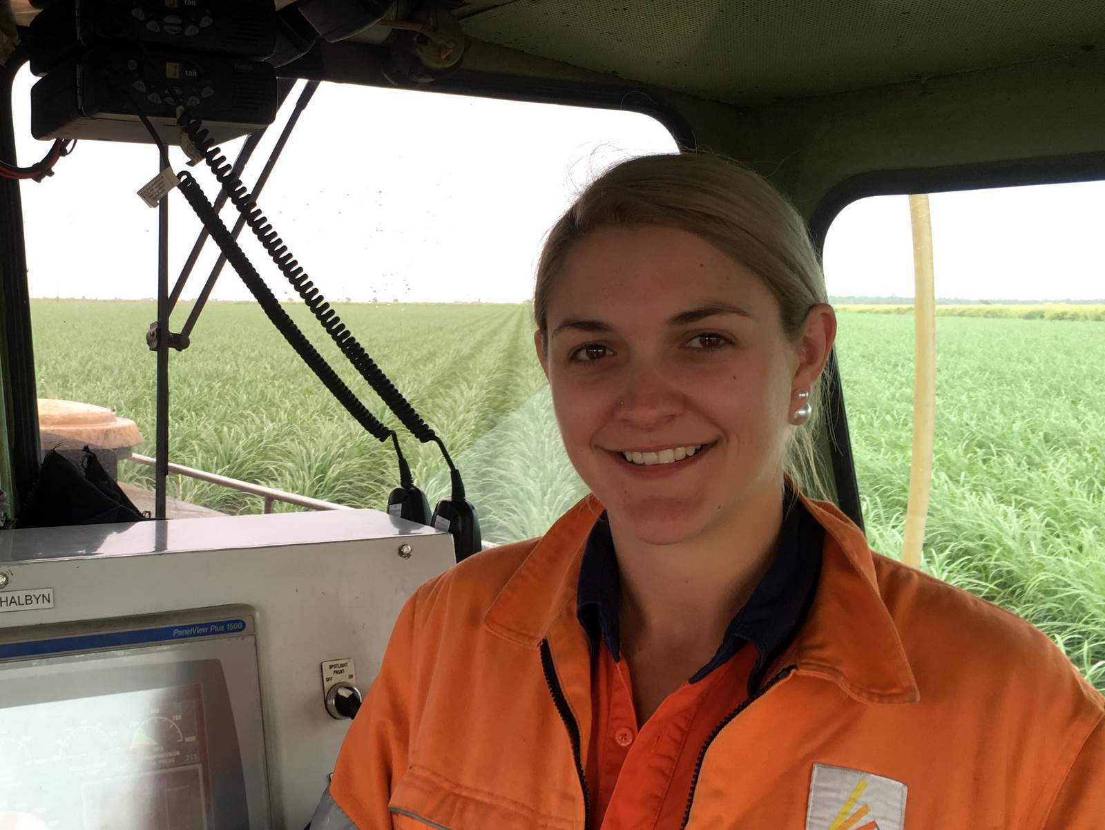 Ignorance on the roads causes stress for cane train drivers - ABC News