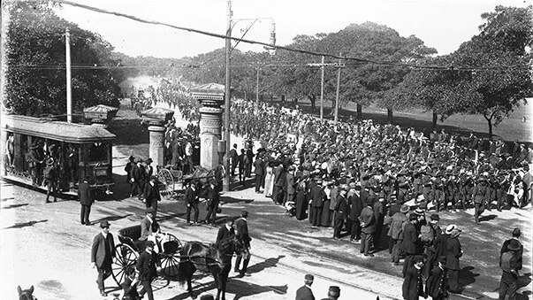 Historic photo shows figs lining Anzac Parade, Moore Park as troops march on their way to board a war ships at Circular Quay.
