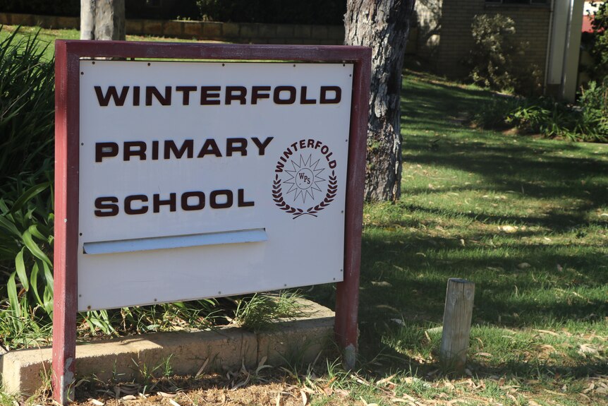 Signage of Winterfold Primary School