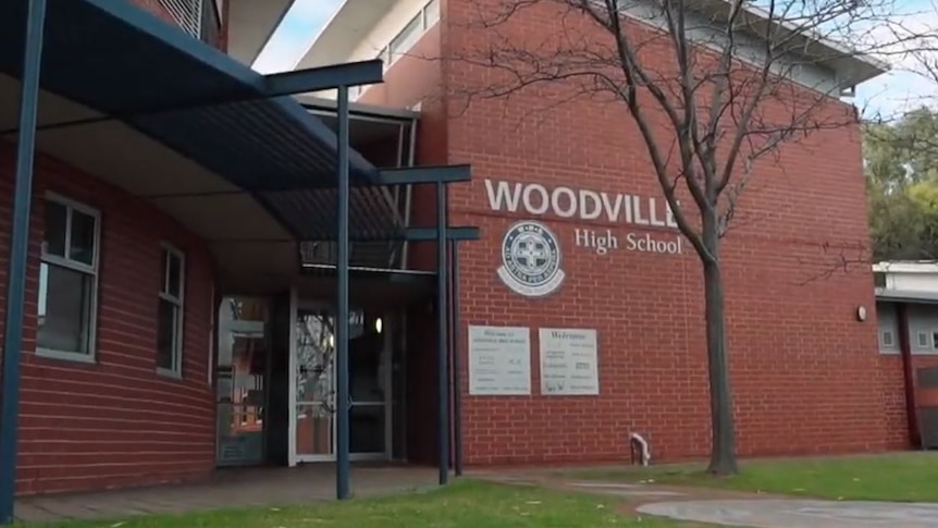 The entrance of Woodville High School