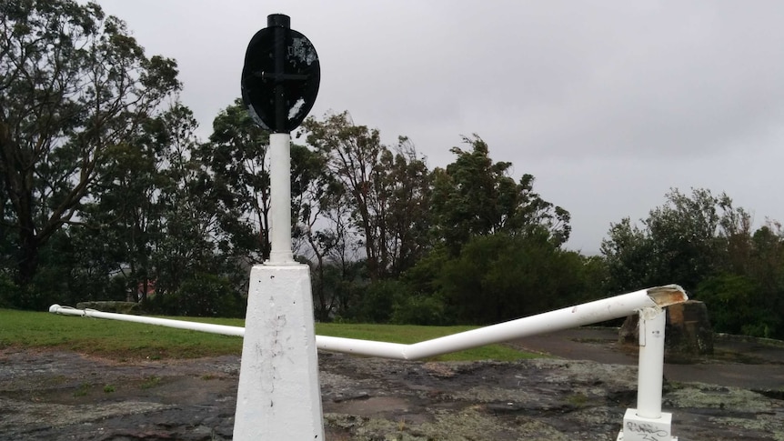 A storm destroys the highest flag pole in Sydney