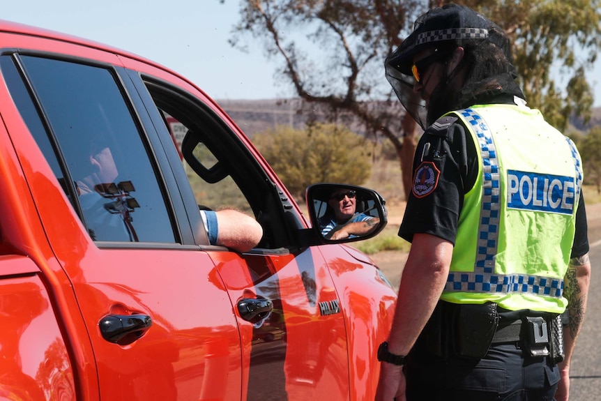 Police in Central Australia stop cars at a check point during the coronavirus pandemic, March 2020.