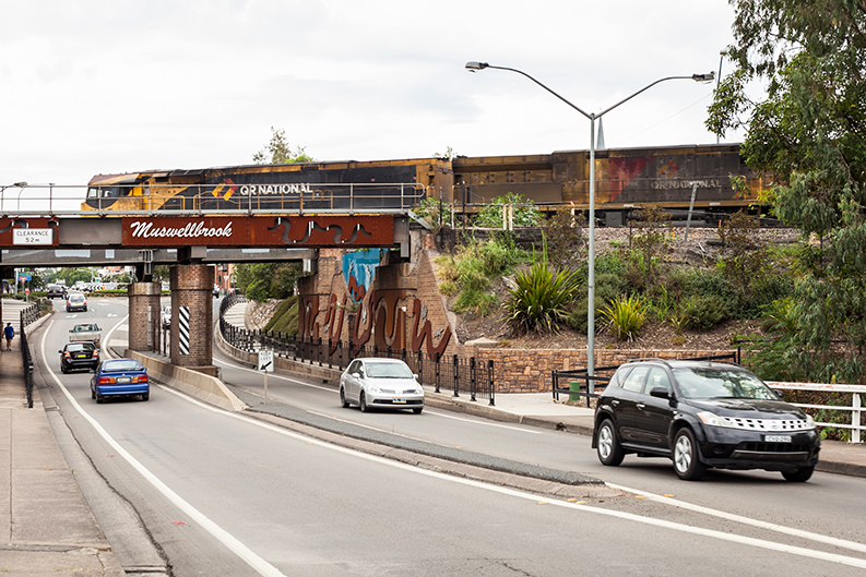 Cars drive along the main street of Muswellbrook.