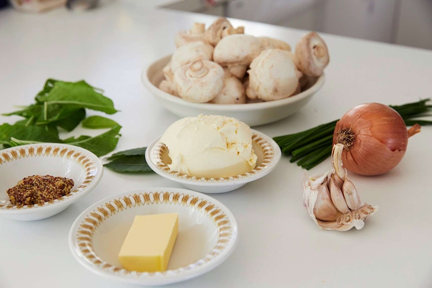 Seeded mustard, bay leaves, butter, creme fraiche, mushrooms, chives, onion and garlic are mushroom stroganoff ingredients.