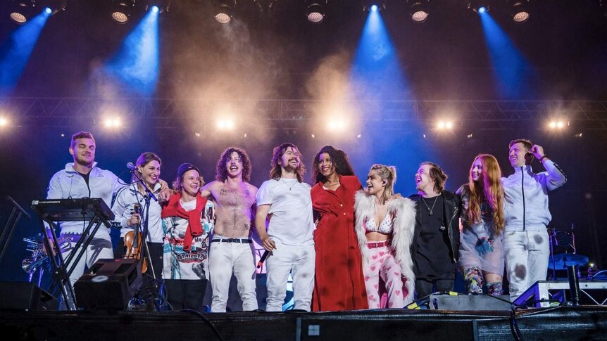 Peking Duk and their line-up of special guests at the end of their Splendour 2017 set