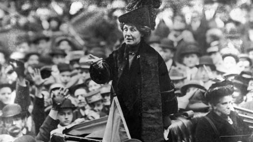 Emmeline_Pankhurst_adresses_crowd.jpg