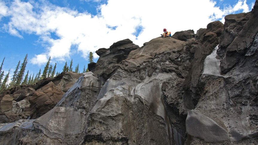 Scientist hunts for megafaunal fossils in the Canada