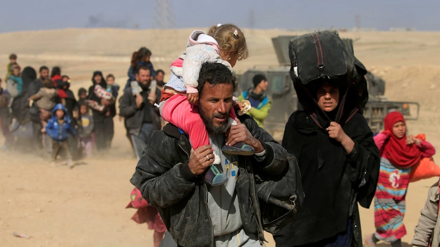 Displaced Iraqis flee their homes