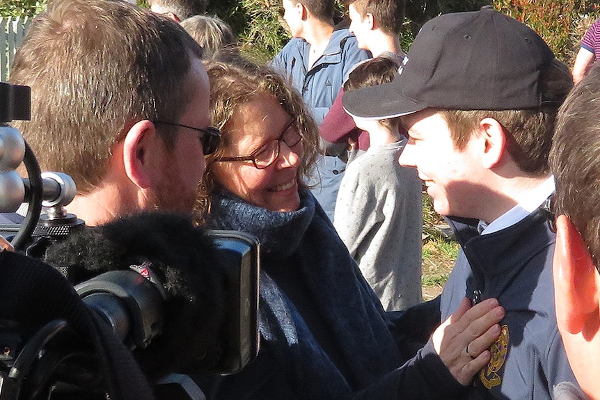 Tasmanian pilot Oliver O'Halloran is farewelled by his mum Sarah and dad Michael (left) before his solo flight attempt.