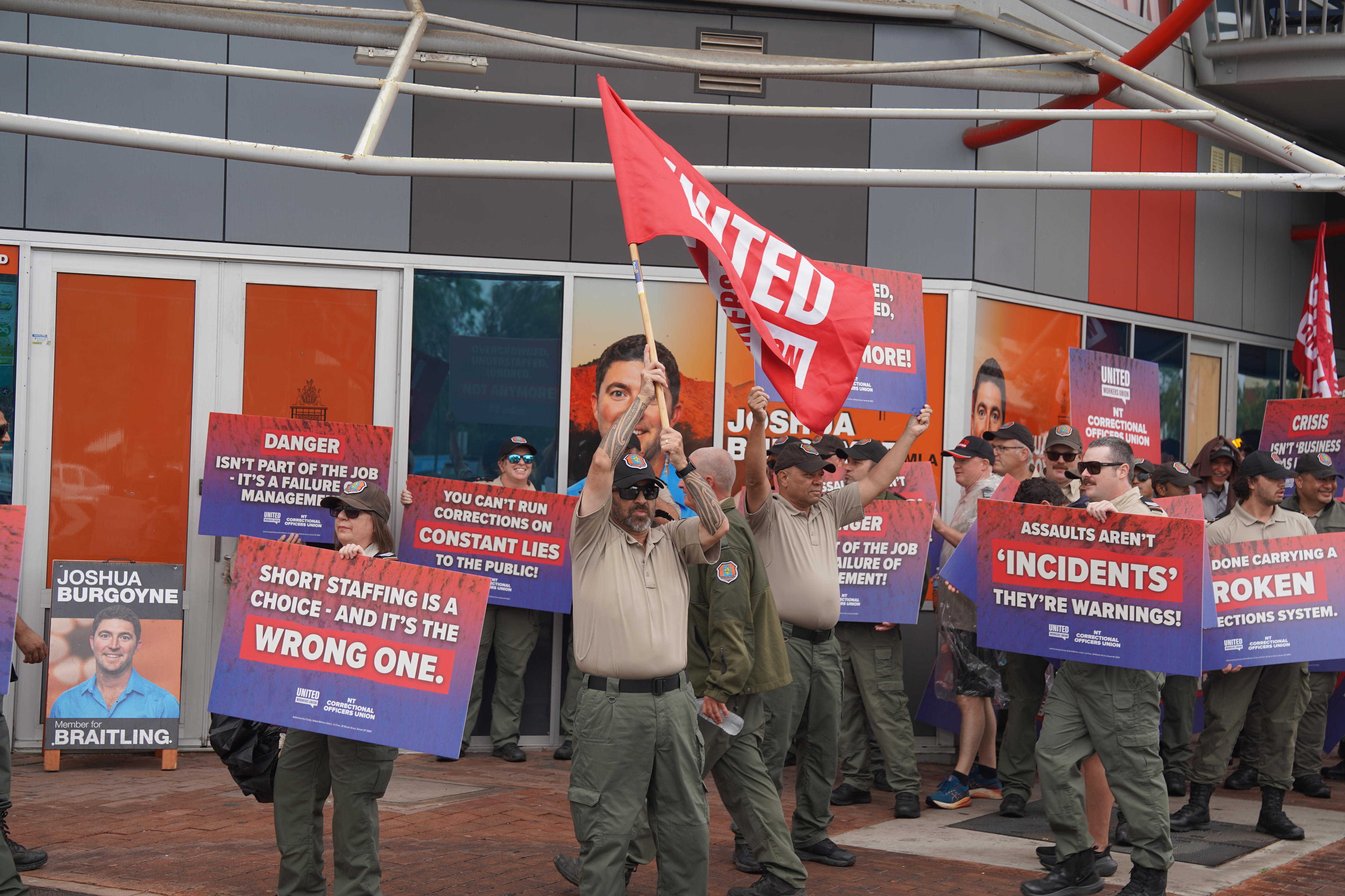Alice Springs prison guards go on 12-hour strike over 'unsafe' conditions