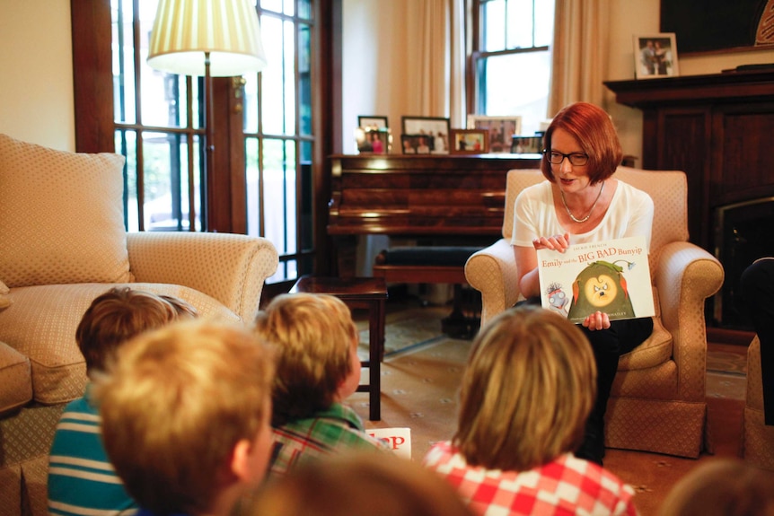 Gillard reads to children at the Lodge