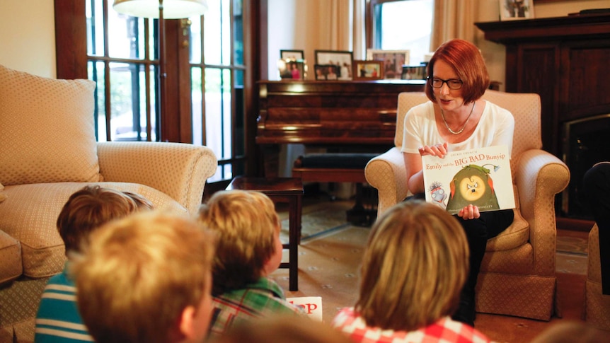Gillard reads to children at the Lodge