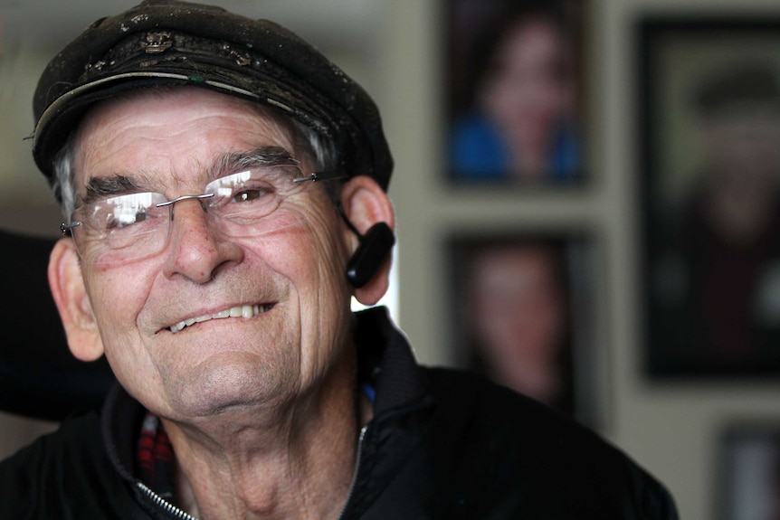 A man wearing a skippers hat