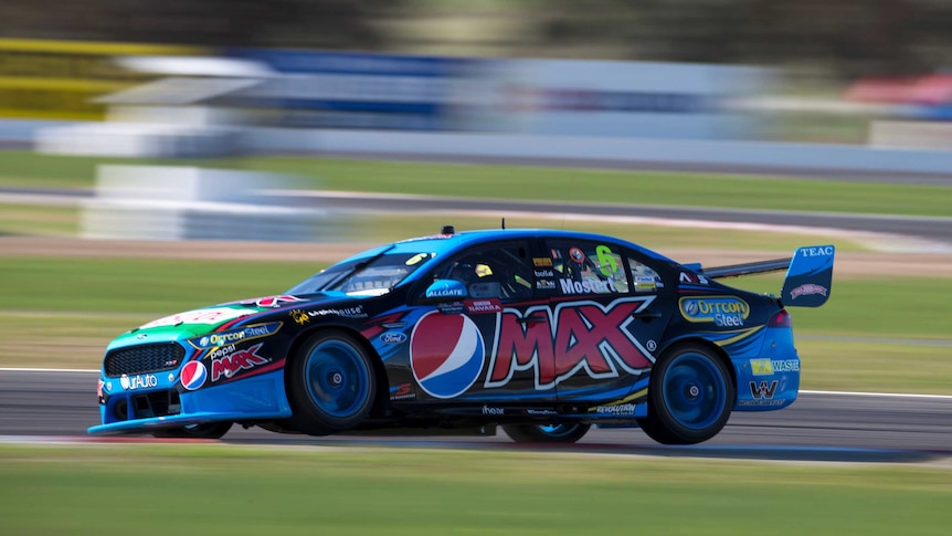 V8 Supercar race at Winton