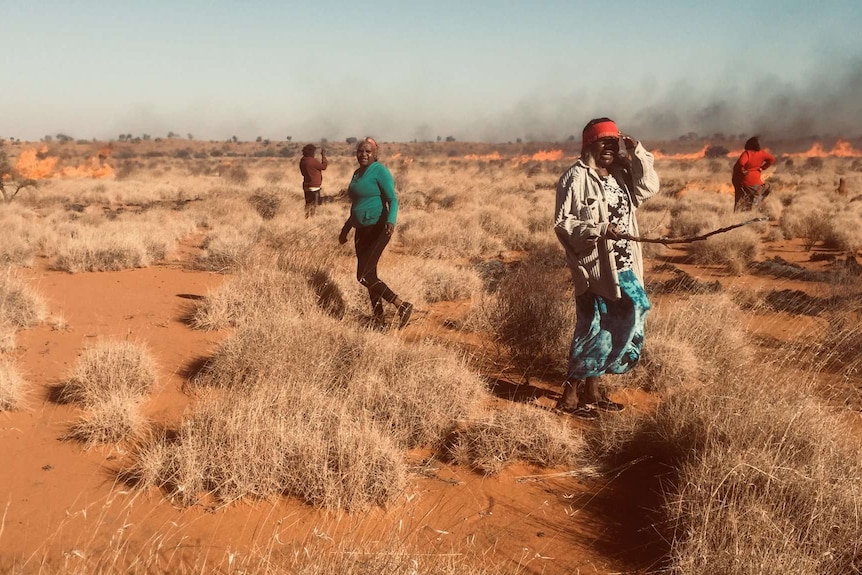 The Kiwirrkurra people burn on spinifex grasslands
