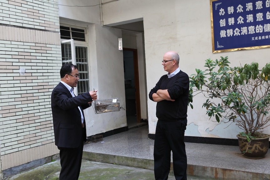 Professor Edward Holmes and Prof Yong-Zhen Zhang sampling animals in China