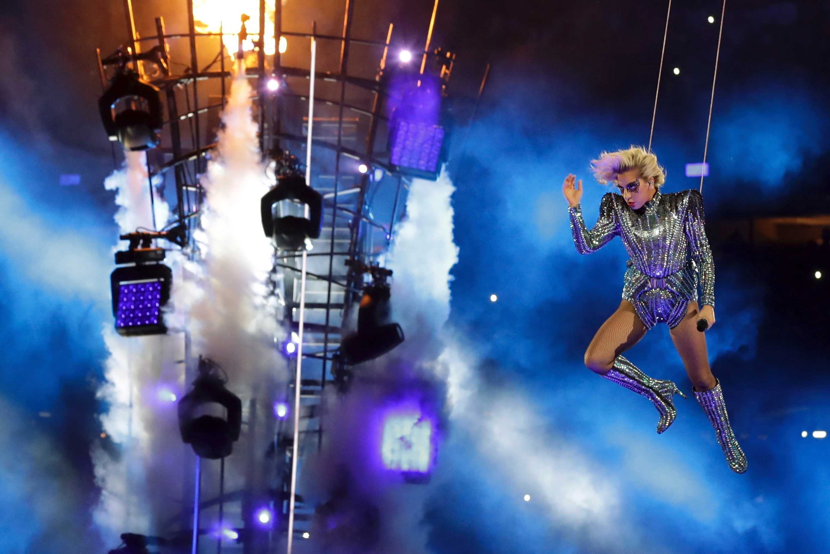 Super bowl halftime show. Леди гага поет. Леди гага vma 2020. Lady gaga 2022. Леди гага олимпийский.
