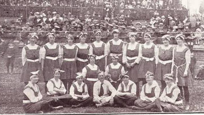 'The Khaki Girls' Aussie Rules team in Ballarat, 1918