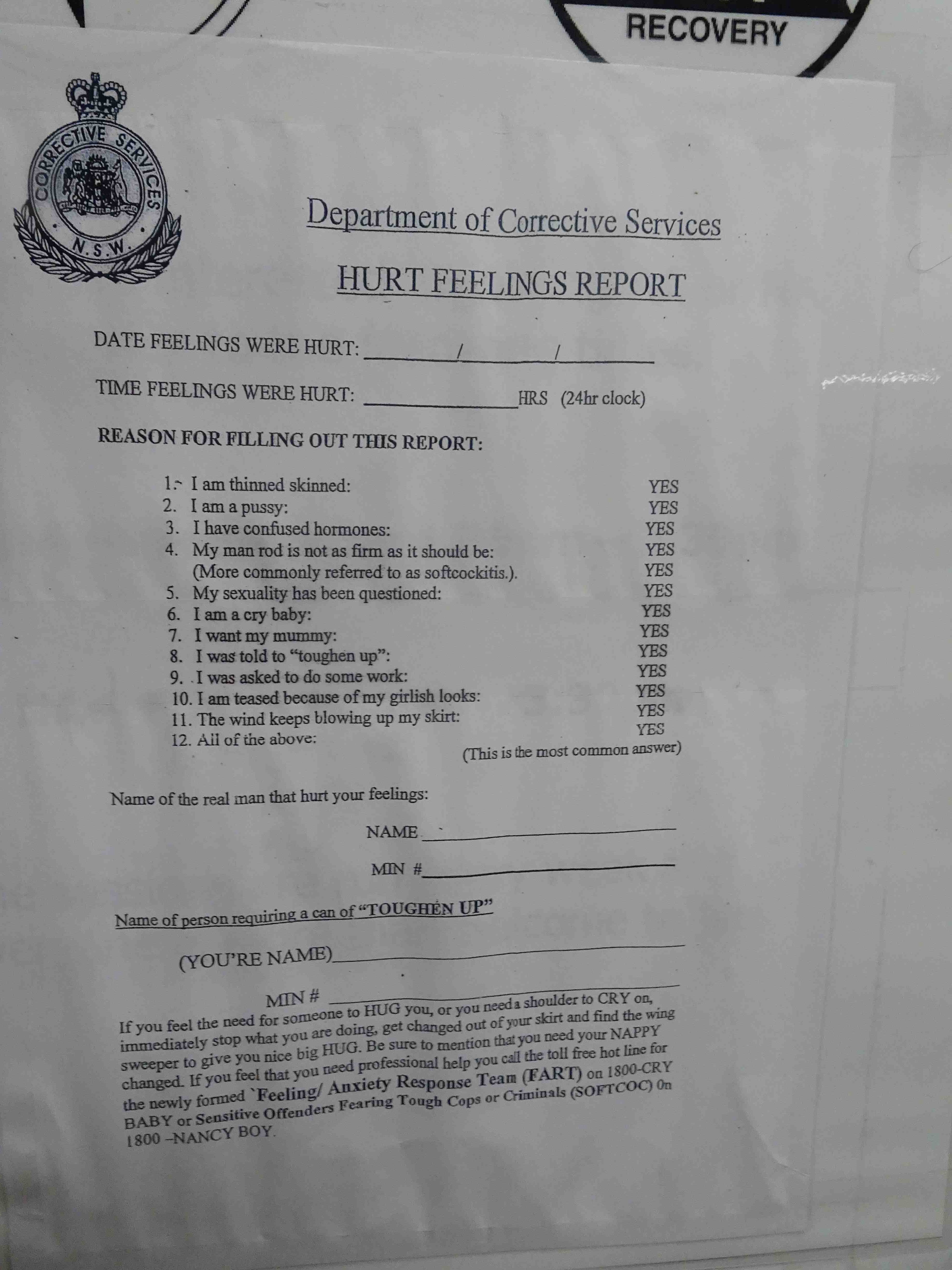Un cartel homofóbico titulado “Informe sobre sentimientos heridos”, presuntamente elaborado por funcionarios penitenciarios.