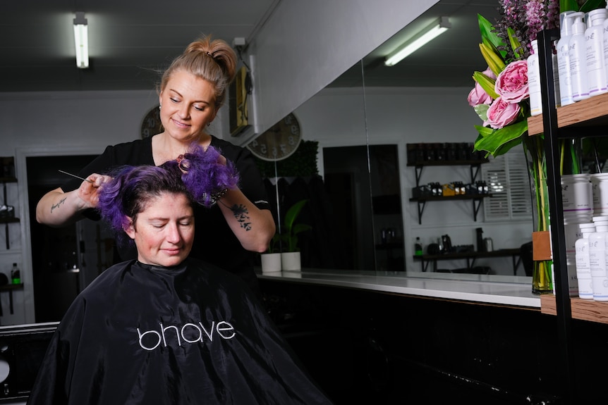 A hairdresser at a hairsalon