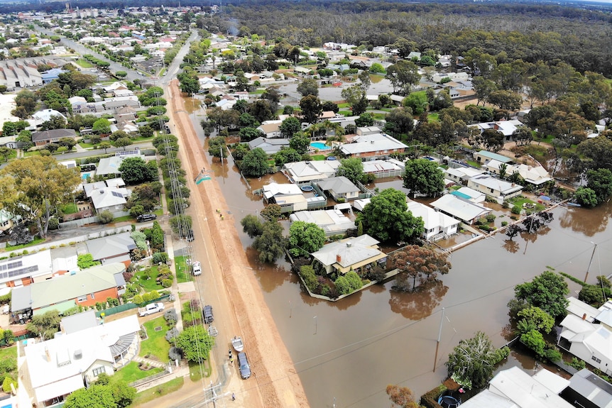 An aerial view of flooded parts of Echuca.