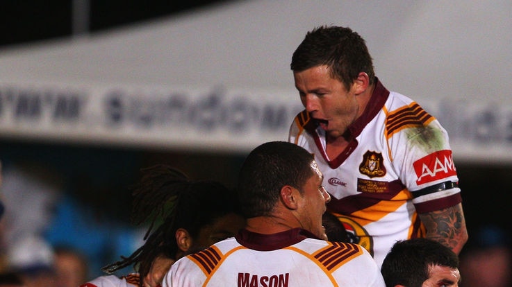 Mason, Carney and Ennis celebrate try against City