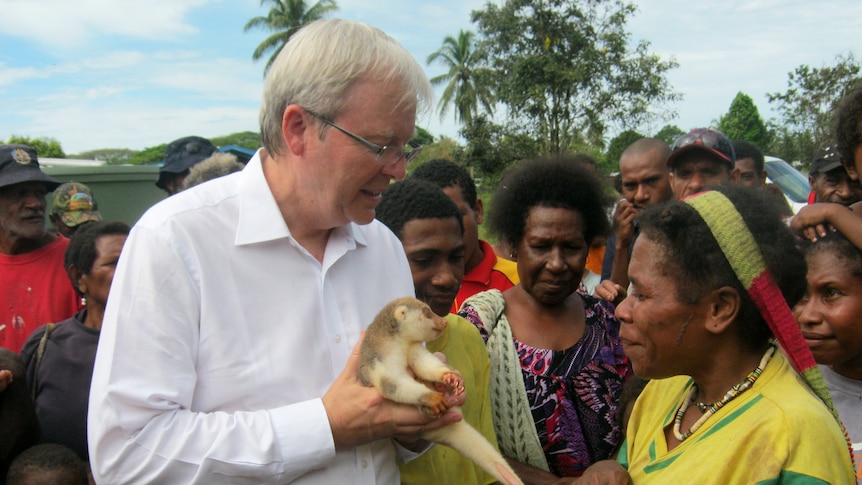 Foreign Minister Kevin Rudd speaks to locals in PNG
