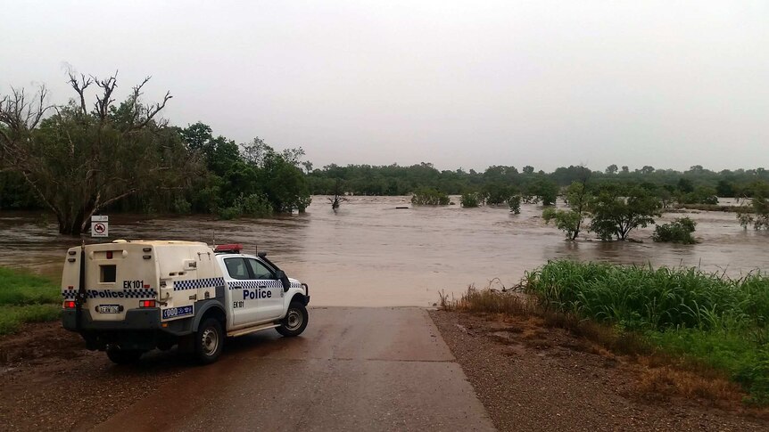 A police car near the edge of the flooded Ord River.