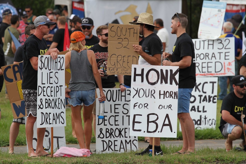 SDemonstrators form a picket line outside the Port Kembla Coal Terminal.