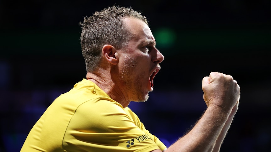 Lleyton Hewitt clenches his fists