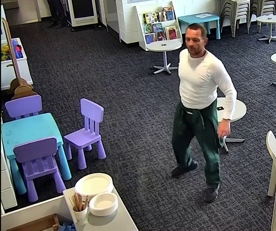 Police up ante after prisoner's escape from brother's Melbourne funeral