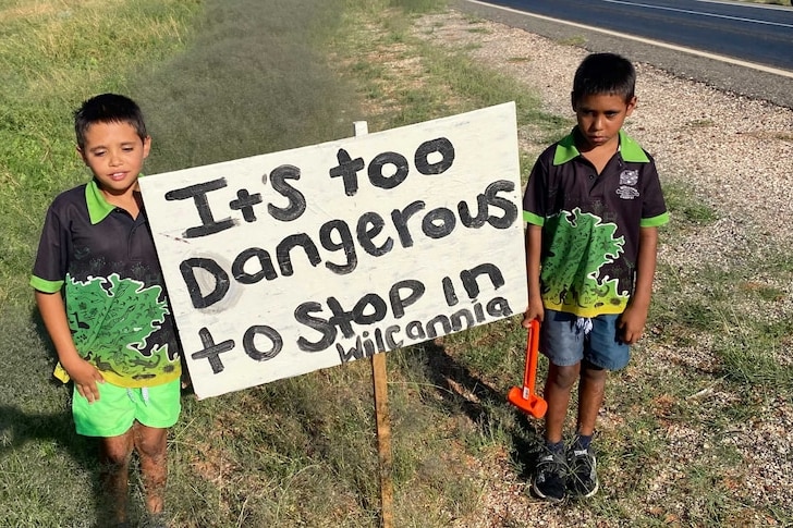 Wilcannia kids with COVID sign