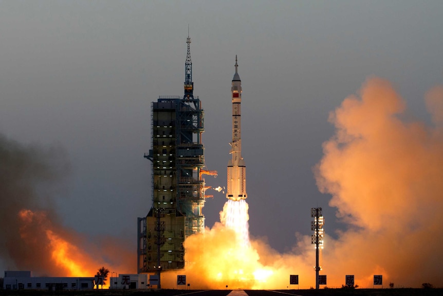 Shenzhou 11 spacecraft blasts off from launchpad.