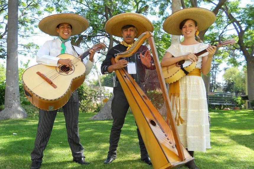 Hayley Armstrong and her partner Pancho Gomez pictured with their band Mariachi Tequileño.
