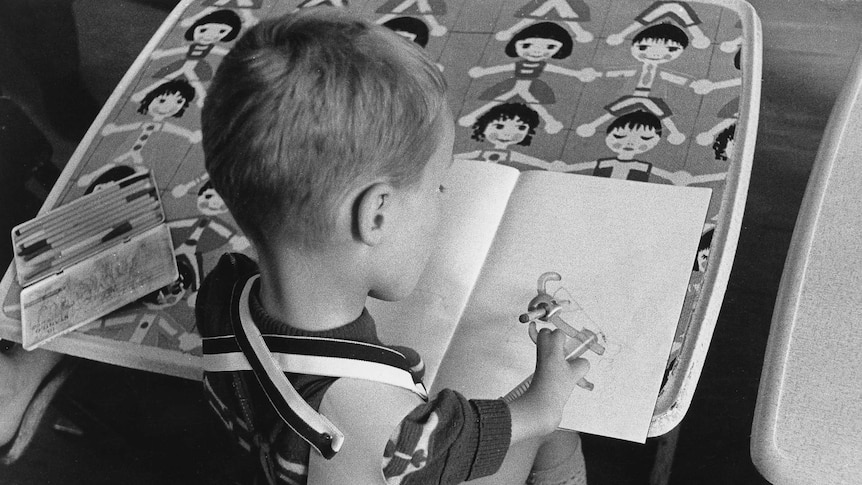 A child drawing, with short arms and no fingers.