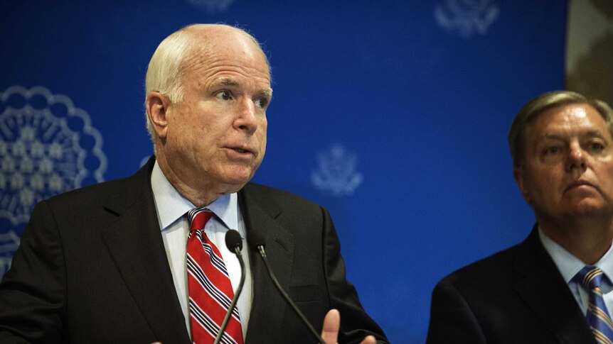 US Republican Senator John McCain (L) and Republican Senator Lindsey Graham (R) address a news conference on August 6, 2013 in Cairo, Egypt. (AFP: Gianluigi Guercia)